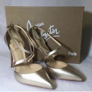 LIKE NEW LOUBOUTIN GOLD HEELS!!